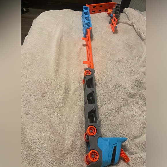 Hot wheels car Carrier extendable race track - Picture 8 of 9
